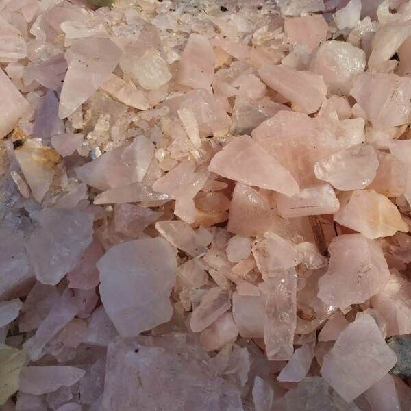  Thạch Anh hồng vụn thô 