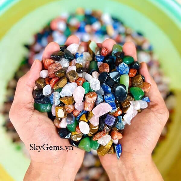 Đá thạch anh ngũ sắc vụn bóng đủ năm màu Sky Gems