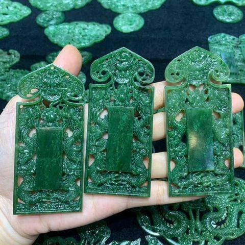 Thẻ Bài Ngọc Bích Tự Nhiên 9x4cm