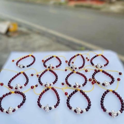 Vòng Tay Hổ Phách Cho Bé Charm 12 Con Giáp