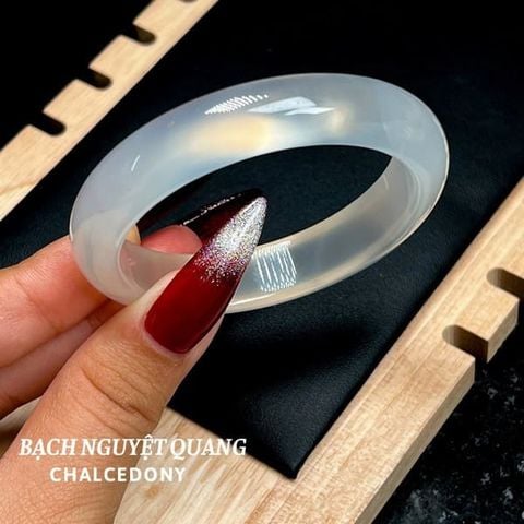 Vòng Tay Chalcedony Bạch Nguyệt Quang VIP Bản Hẹ