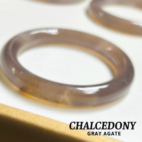 Vòng Tay Chalcedony Xám Nguyên Khối