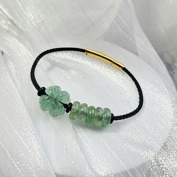 Vòng dây cáp cỏ bốn lá thạch anh dâu xanh mix ngũ điếu Sky Gems