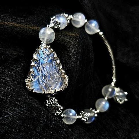  Vòng Tay Hồ Ly Chúa Đá Moonstone Bọc Bạc Mix Charm 