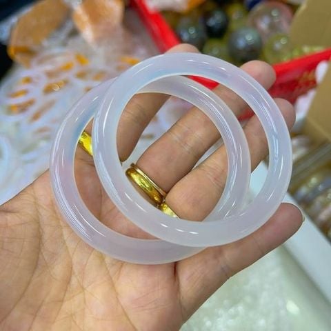Vòng Tay Nguyên Khối Mã Não Trắng 8mm