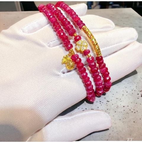 Vòng tay Ruby bánh xe cắt giác mix Charm vàng