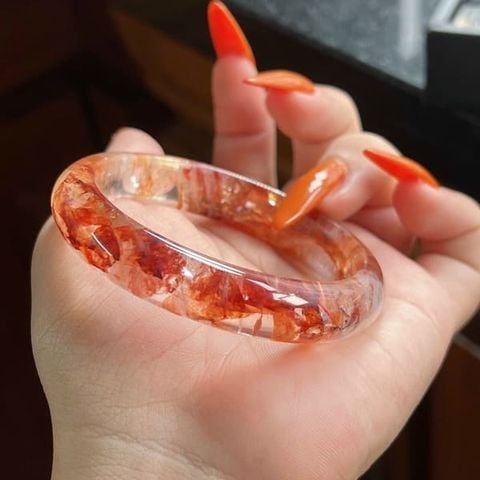 Vòng Tay Thạch Anh Ưu Linh Đỏ Nguyên Khối