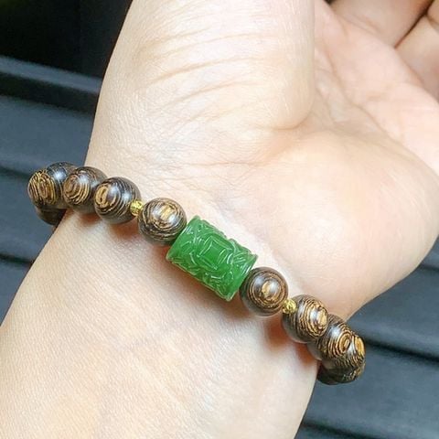 Vòng tay Trầm hương sánh 8mm mix bi vàng và lu thống ngọc bích