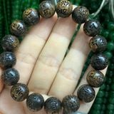  Vòng tay Trầm hương sánh chìm khắc lục tự đại minh chú 