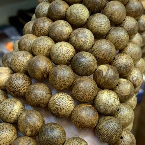  Vòng tay Trầm hương rừng (banh Lào) 14mm 