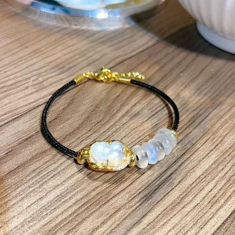 Vòng Tay Tỳ Hưu Moonstone Mix Ngũ Điếu