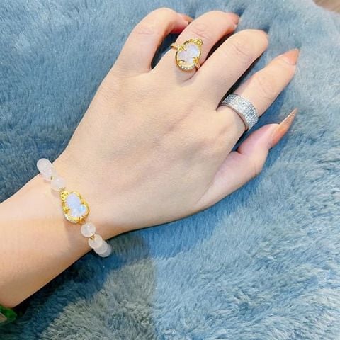 Vòng Tay Tỳ Hưu Đá Moonstone Bọc Vàng