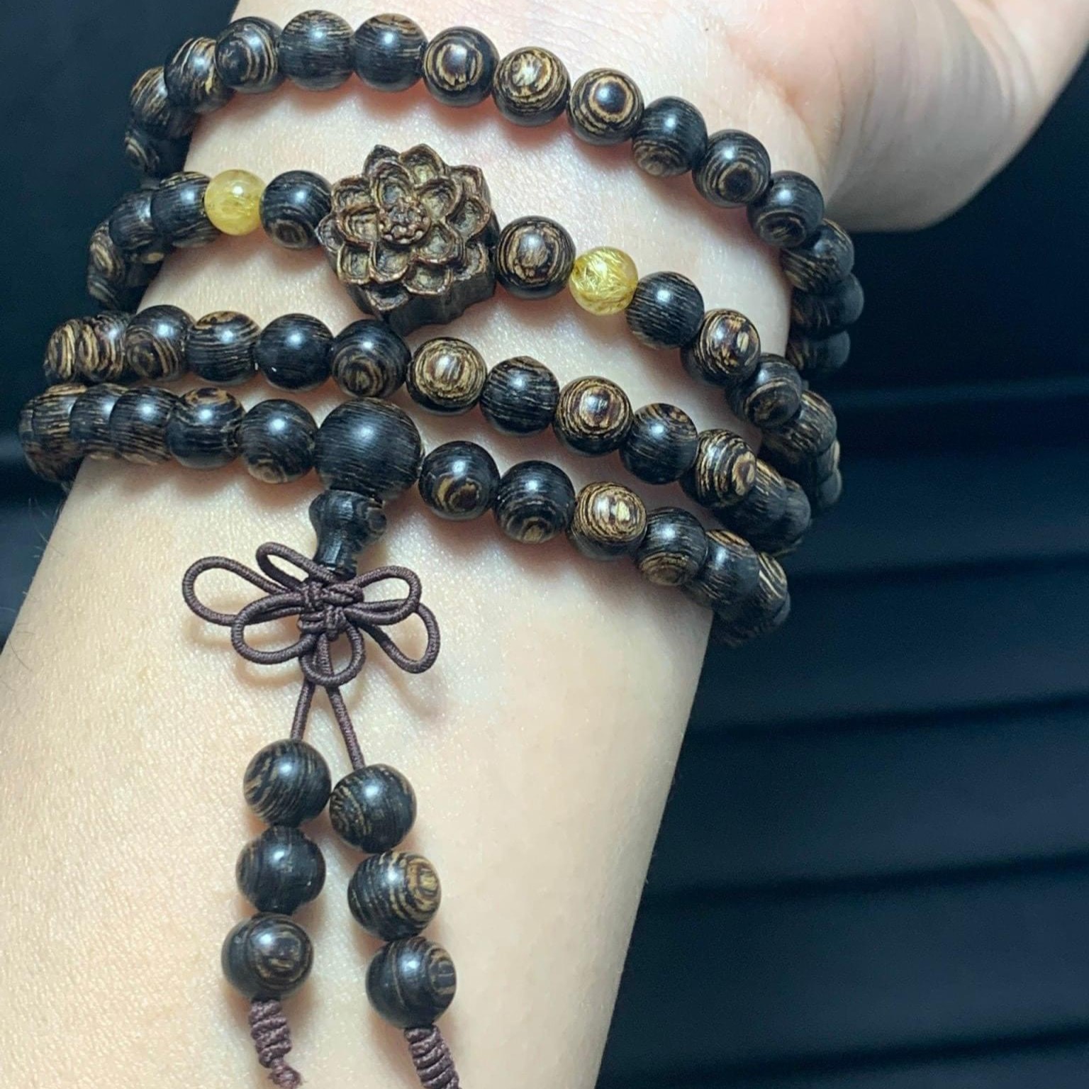 Chuỗi vòng tay trầm hương sánh chìm 6 mm