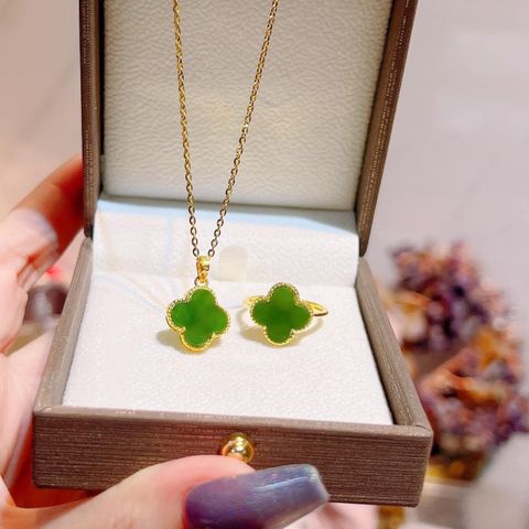 Mặt Đeo Cỏ 4 Lá Ngọc Bích