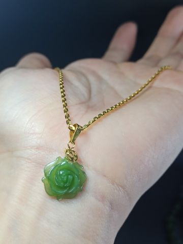 Mặt Đeo Hoa Mẫu Đơn Ngọc Bích Móc Vàng 10k