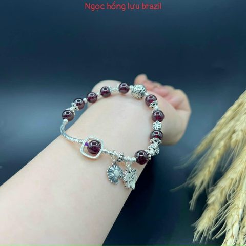 Vòng Tay Đá Garnet Hồng Lựu Brazil Mix Charm Bạc