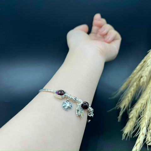 Vòng Tay Đá Garnet Hồng Lựu Brazil Mix Charm Bạc