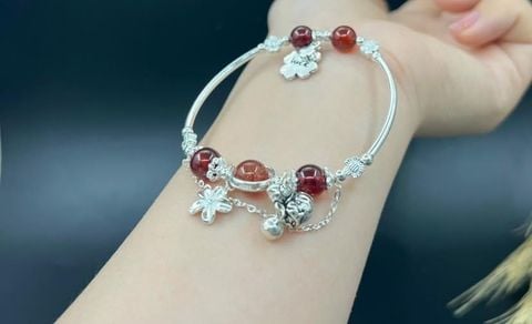  Vòng Tay Thạch Anh Tóc Đỏ và Đá Garnet Mix Charm Bạc 