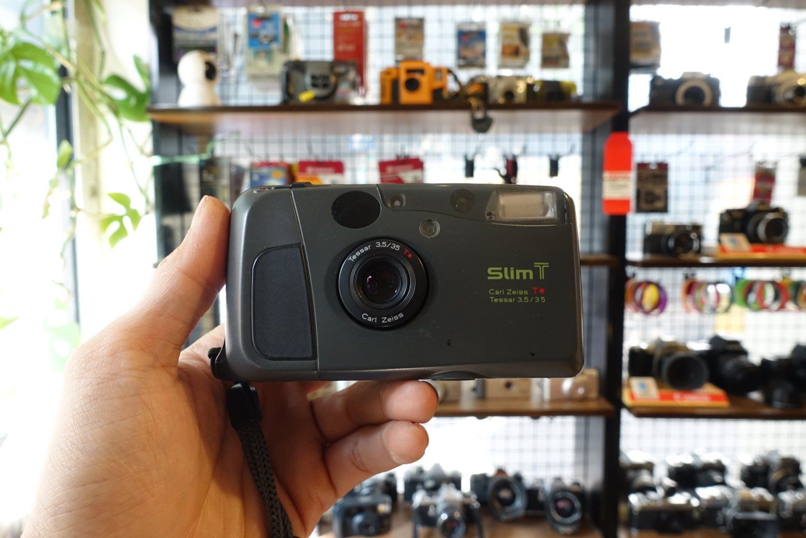  Yashica Slim T / T4 