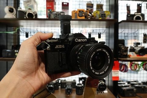  Canon AE-1 