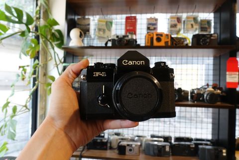 Contax NX / Carl Zeiss 28-80mm f3,5-5,6 – Thường Xanh Film Store