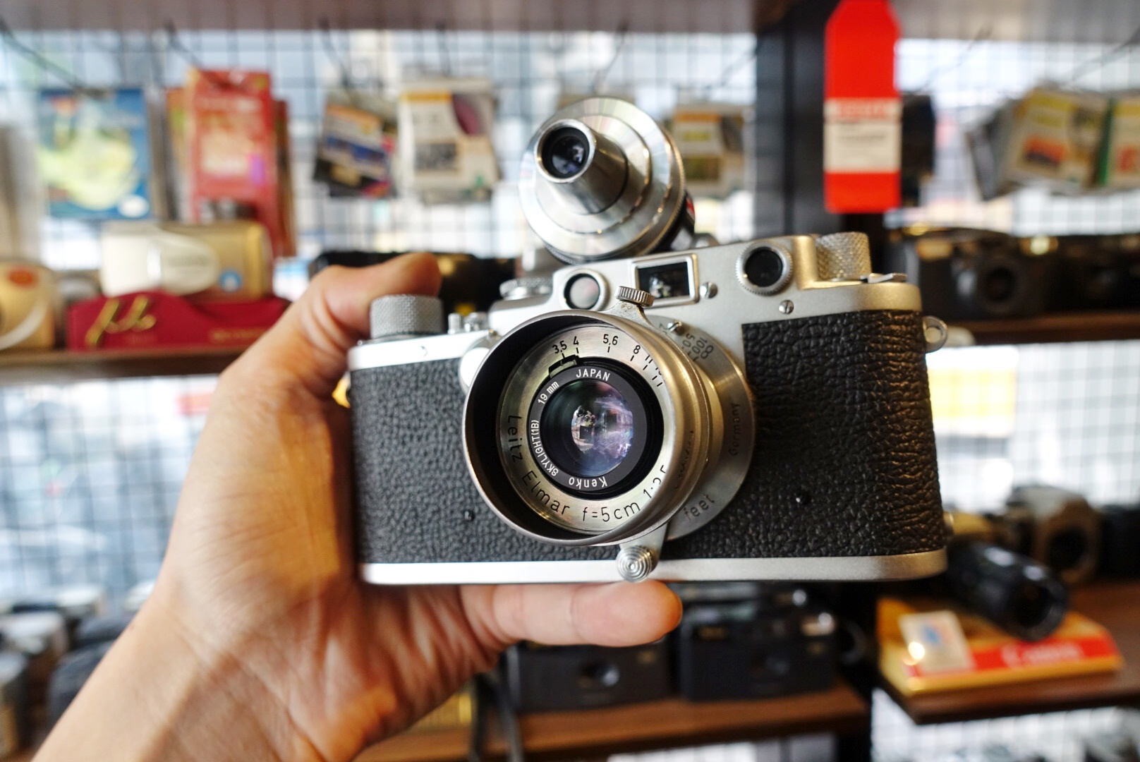 Leica Barnack iiif red dial / Elmar 5cm f3.5 – Thường Xanh Film Store