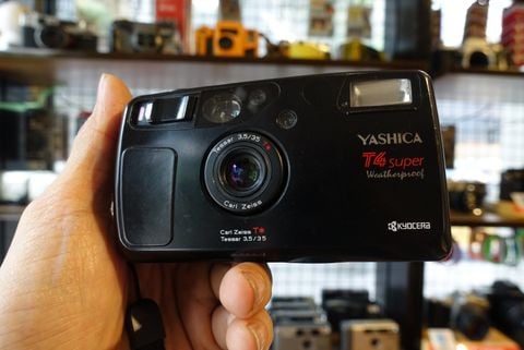 ✨美品✨KYOCERA YASHICA T4 super D フィルムカメラ Kyocera Yashica T4 Super D Weatherproof Carl Zeiss F3.5 35mm