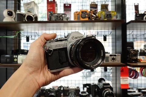  Canon AE-1 