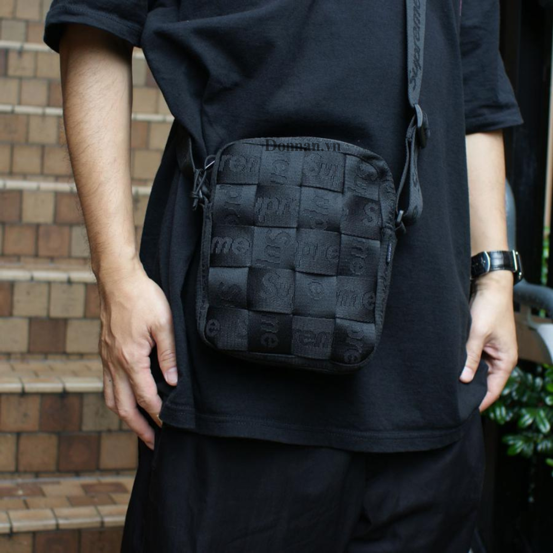 Túi Supreme Woven Shoulder Bag Black - SS23 – DONNAN Túi Supreme Woven Shoulder Bag Black - SS23 – DONNAN