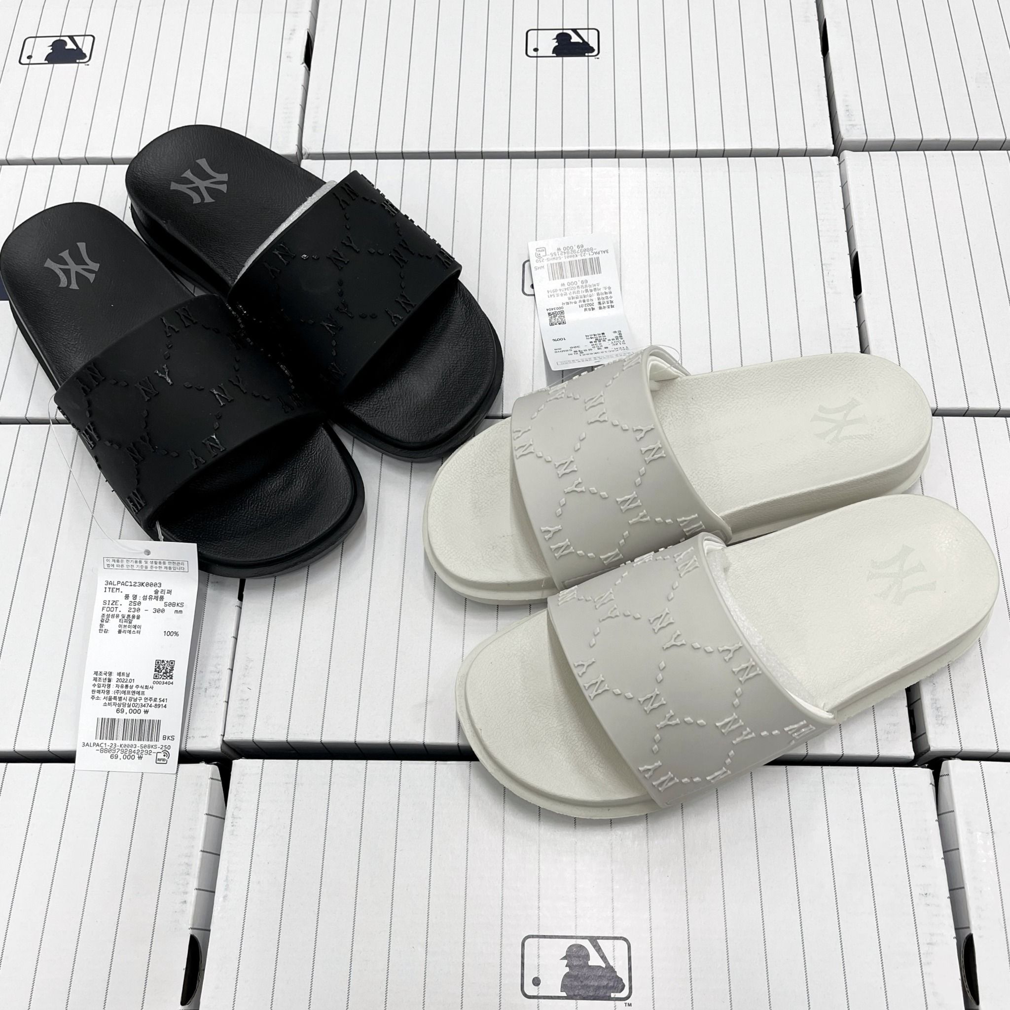 Dép MLB NY mickey trắng giao toàn quốc giá rẻ hàng có sẵn #44 Dép MLB NY mickey trắng giao toàn quốc giá rẻ hàng có sẵn