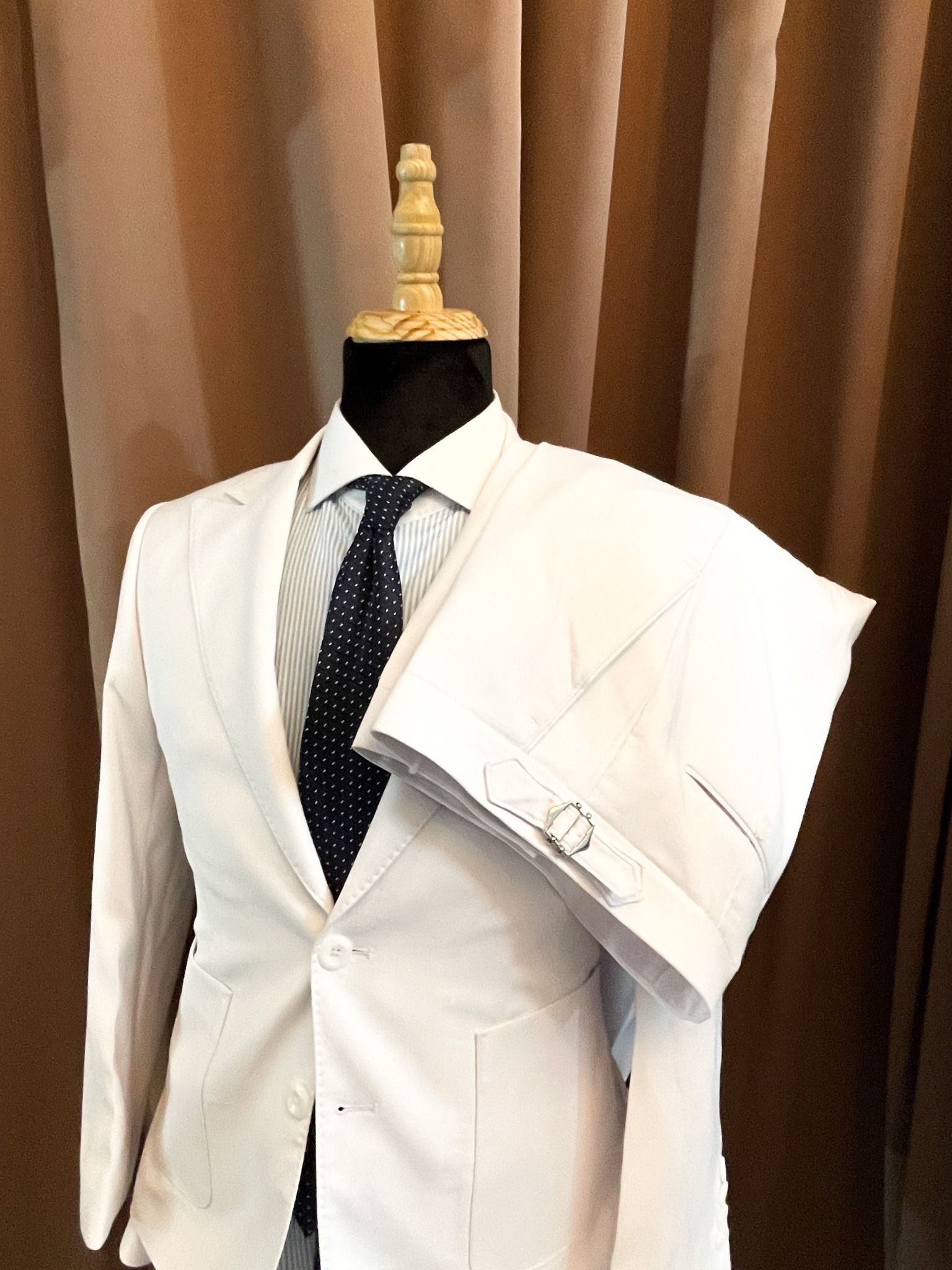  SUIT TRẮNG VE NHỌN, TÚI ỐP 