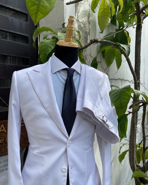  SUIT TRẮNG VE NHỌN, TÚI ỐP 