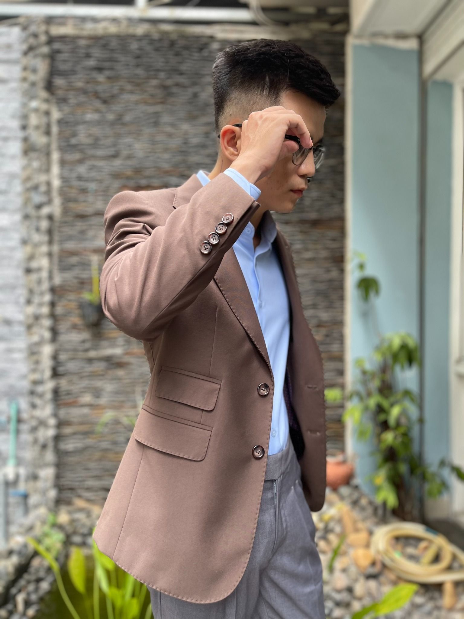  JACKET MAY ĐO MÀU NÂU VE CHỮ K 