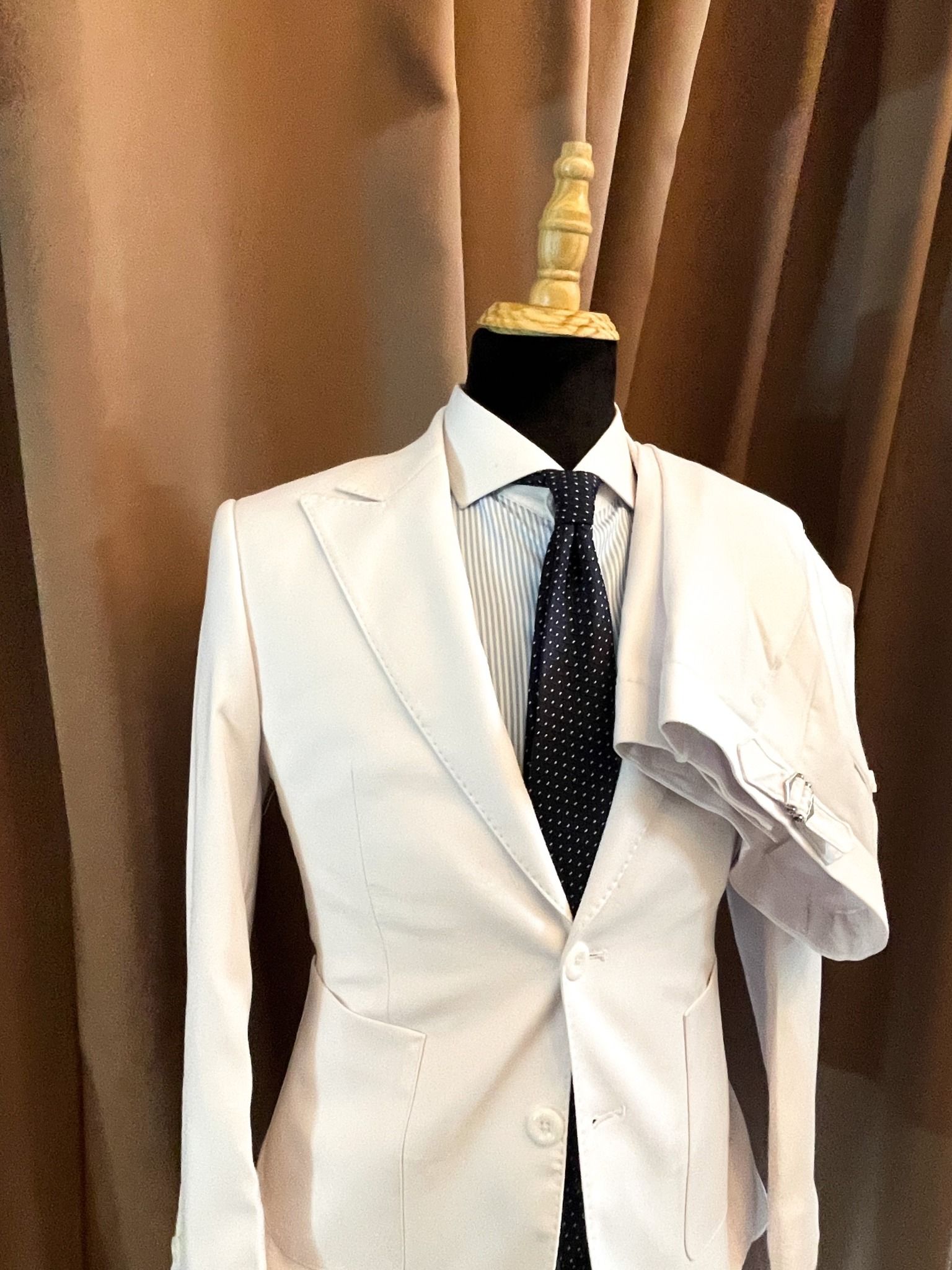  SUIT TRẮNG VE NHỌN, TÚI ỐP 