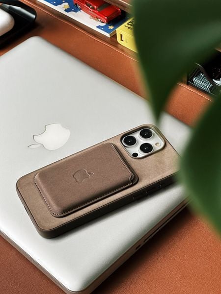  MAGSAFE FineWoven Wallet 