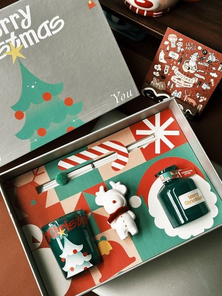  HOLIDAY LIMITED-EDITION GIFTS 