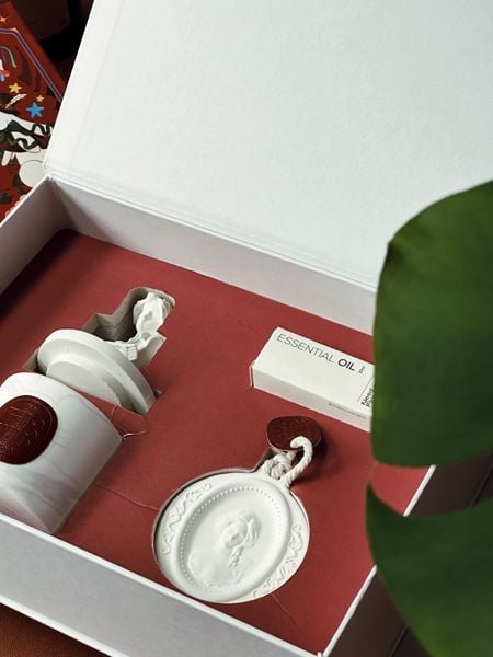  ARTEMIS LIMITED-EDITION GIFTS 