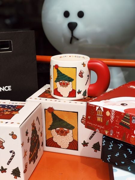  CHRISTMAS MUGS 