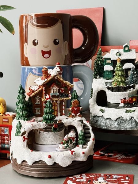  CHRISTMAS TOWN MUSIC BOX 