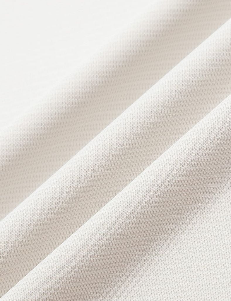Áo t-shirt nữ ngắn tay cổ tròn logo ngực