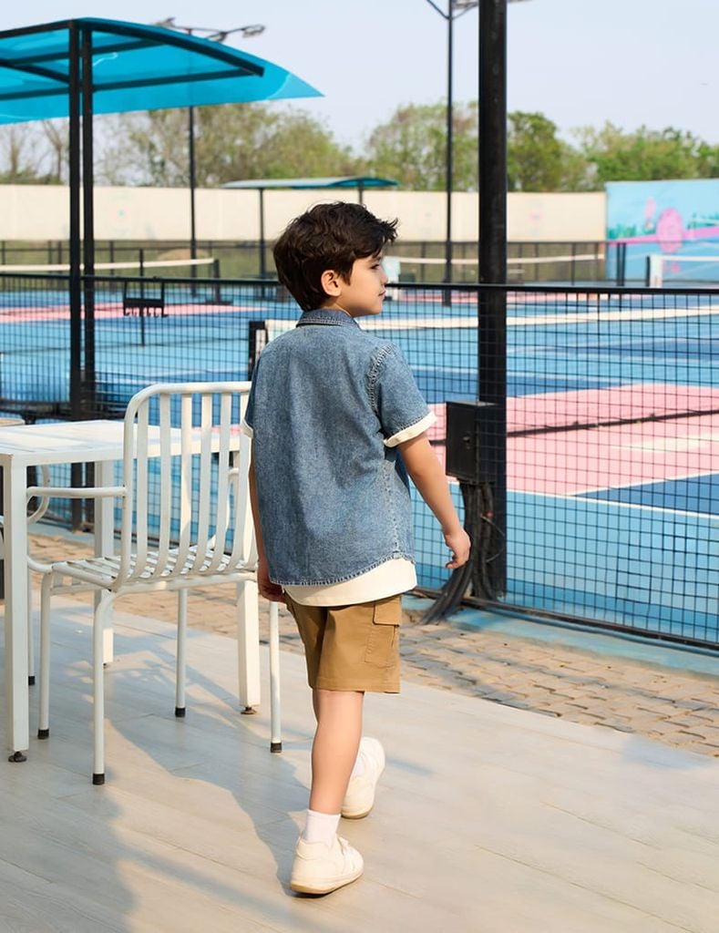 Áo sơ mi ngắn tay bé trai túi ốp thân trước