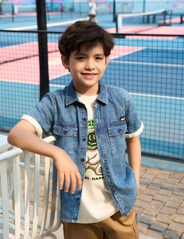 Áo sơ mi ngắn tay bé trai túi ốp thân trước