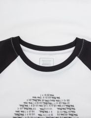 Áo thun cổ tròn bé trai in hình trước ngực