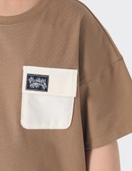 Áo thun cổ tròn trẻ em casual phối túi ốp