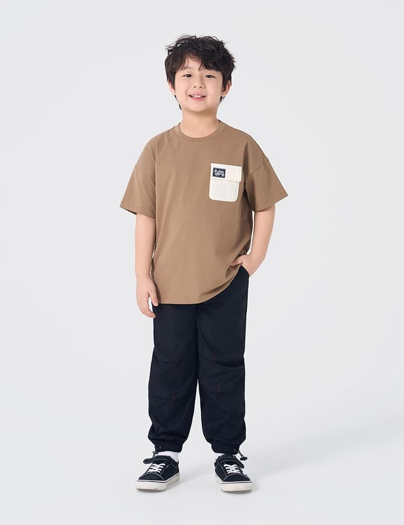 Áo thun cổ tròn trẻ em casual phối túi ốp