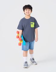 Áo thun cổ tròn trẻ em casual phối túi ốp