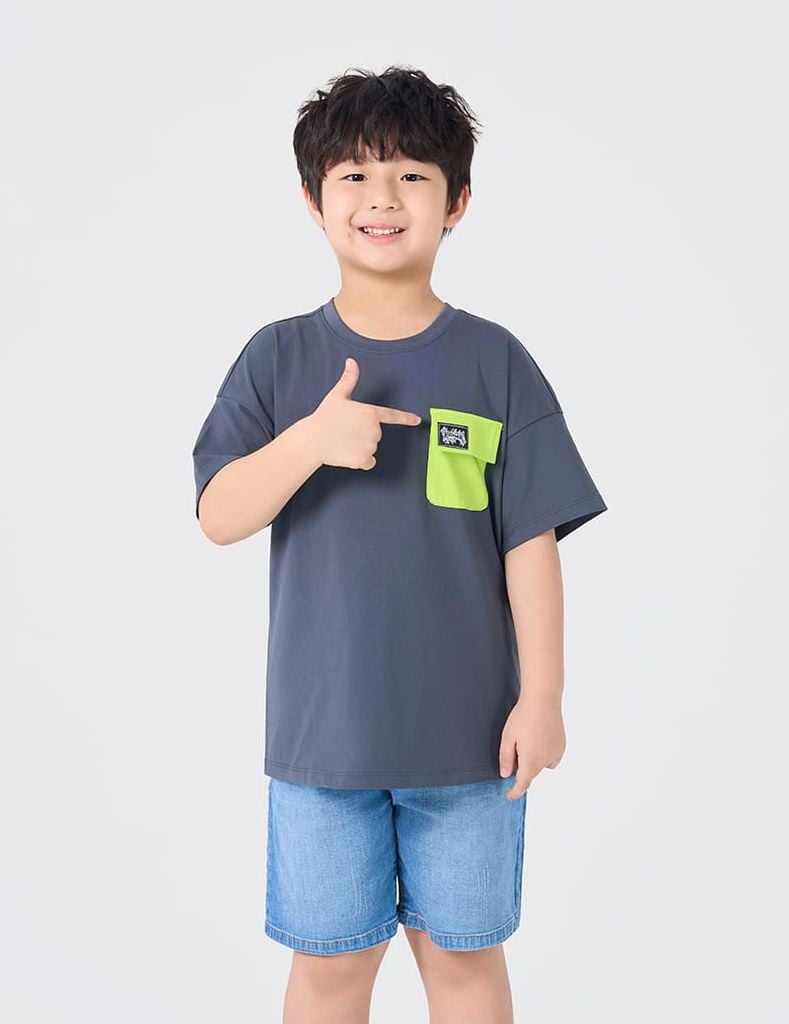 Áo thun cổ tròn trẻ em casual phối túi ốp
