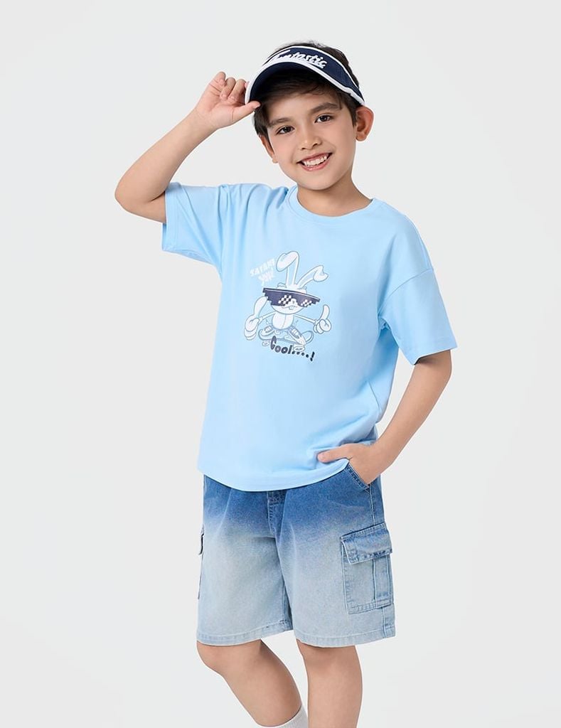 Áo thun bé trai ngắn tay cổ tròn in hình trước ngực