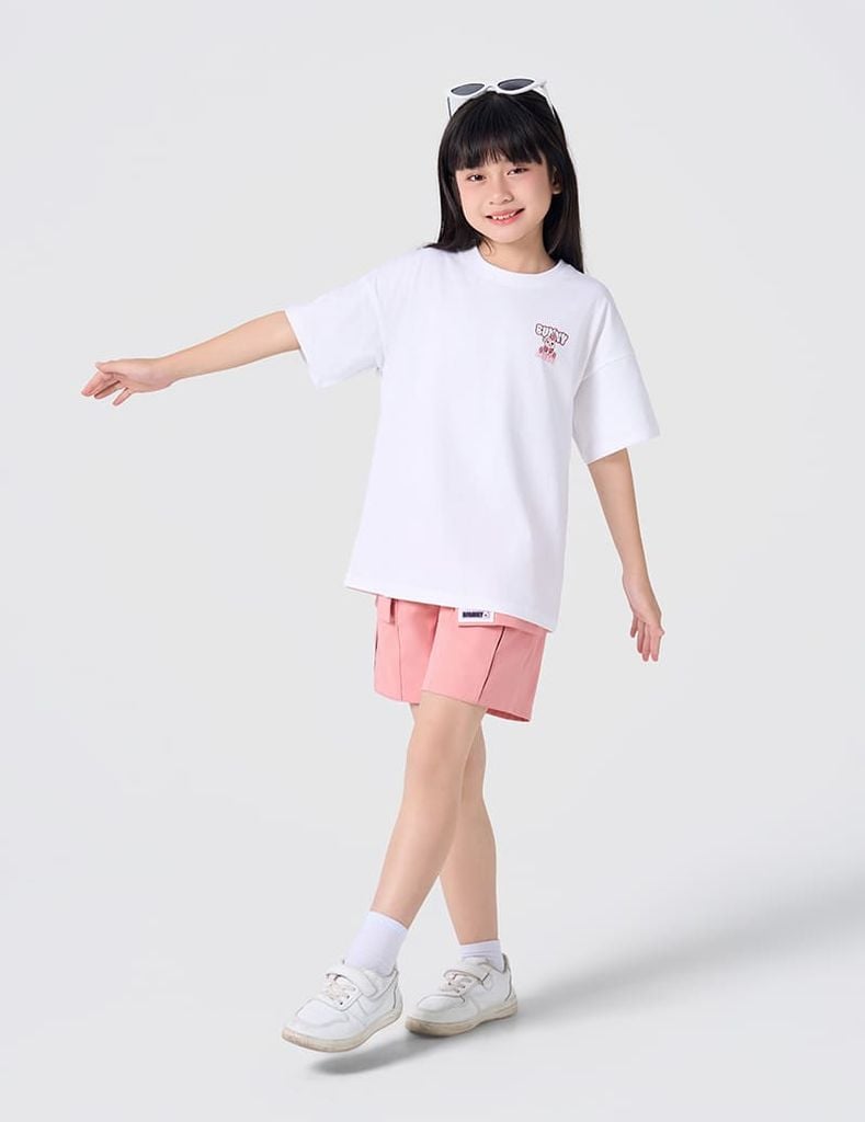 Áo T-shirt trẻ em cổ tròn hình in trước ngực