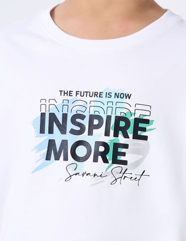 Áo thun ngắn tay trẻ em cổ bo rib hình in cao su nổi bật dáng suông rộng